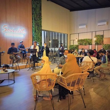 Front One King Hotel Tuban Tuban  Buitenkant foto