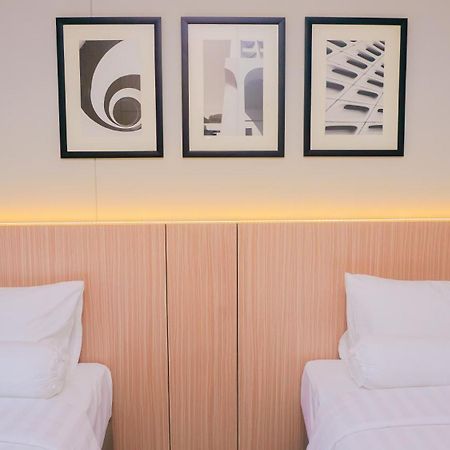 Front One King Hotel Tuban Tuban  Buitenkant foto
