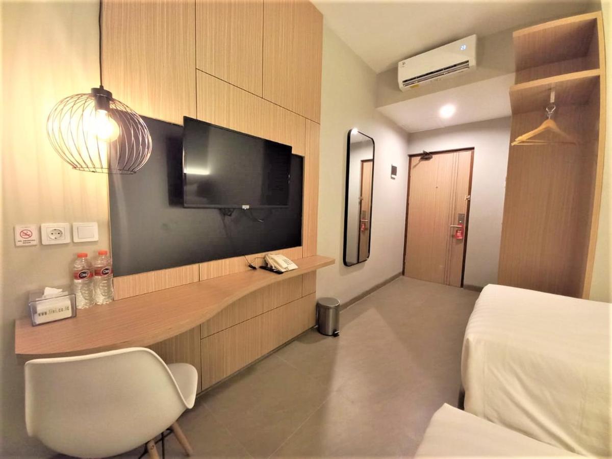 Front One King Hotel Tuban Tuban  Buitenkant foto