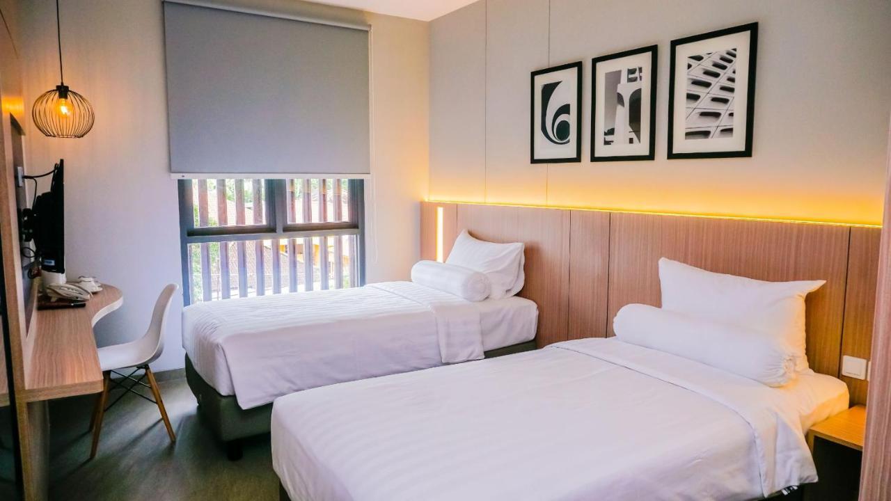 Front One King Hotel Tuban Tuban  Buitenkant foto