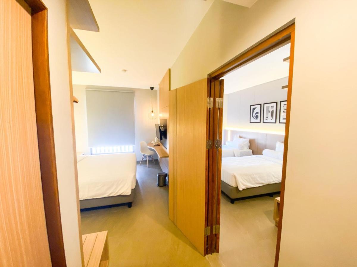 Front One King Hotel Tuban Tuban  Buitenkant foto