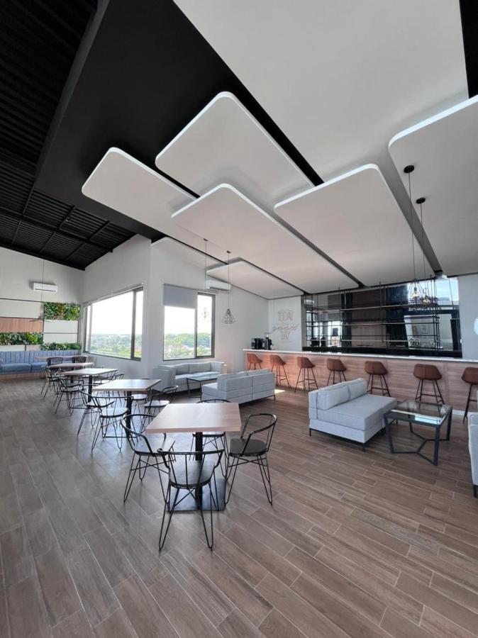 Front One King Hotel Tuban Tuban  Buitenkant foto