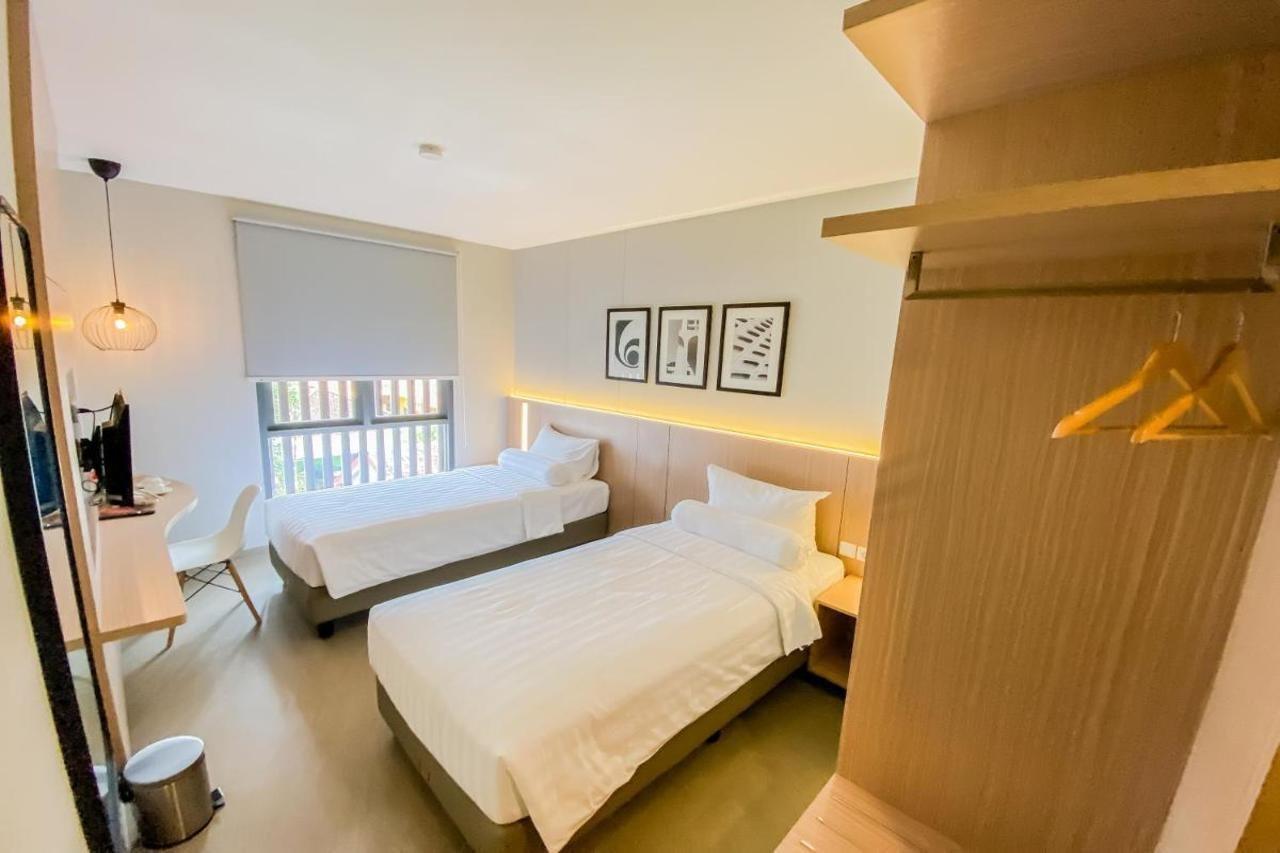 Front One King Hotel Tuban Tuban  Buitenkant foto