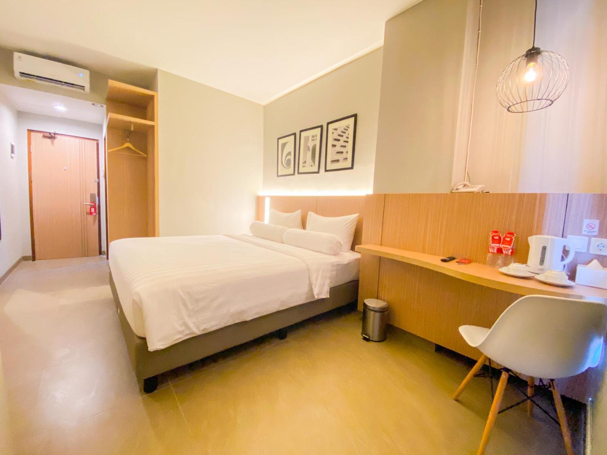 Front One King Hotel Tuban Tuban  Buitenkant foto