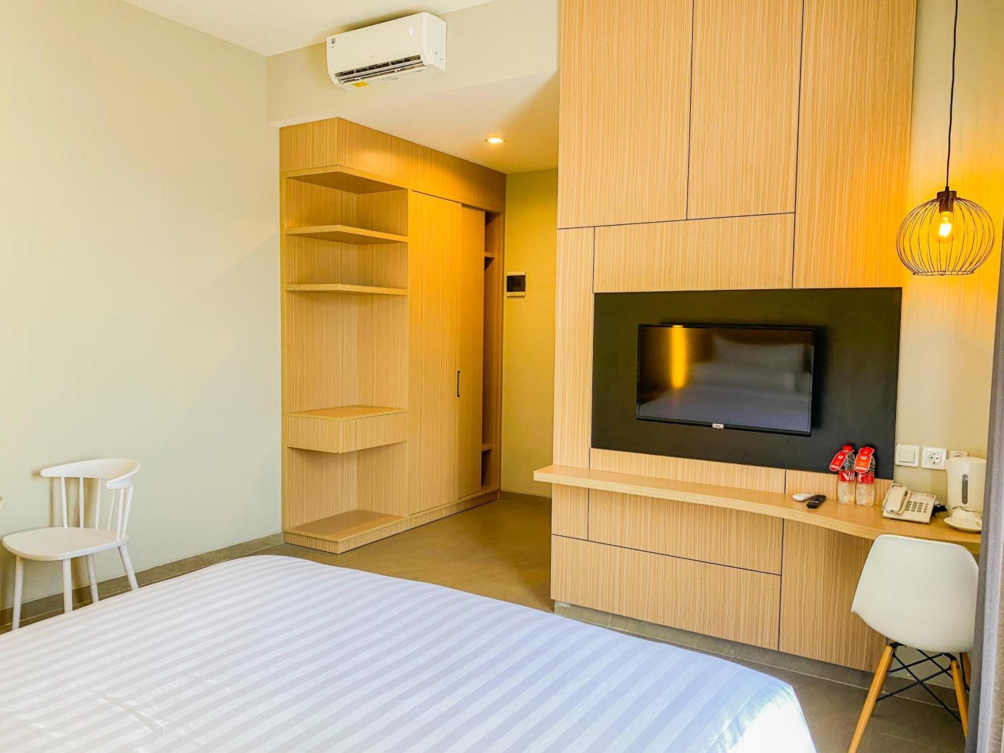 Front One King Hotel Tuban Tuban  Buitenkant foto